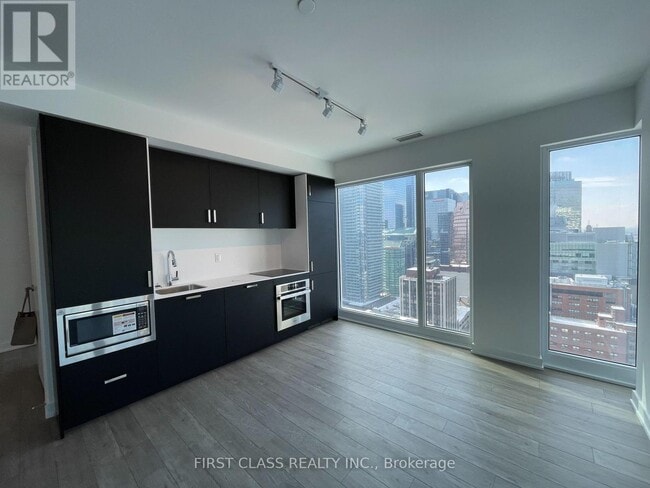 Building Photo - 88 Queen St E