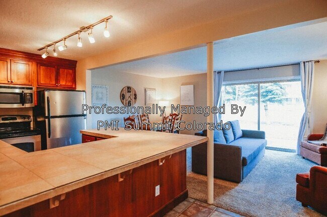 Building Photo - 933 Straight Creek Dr