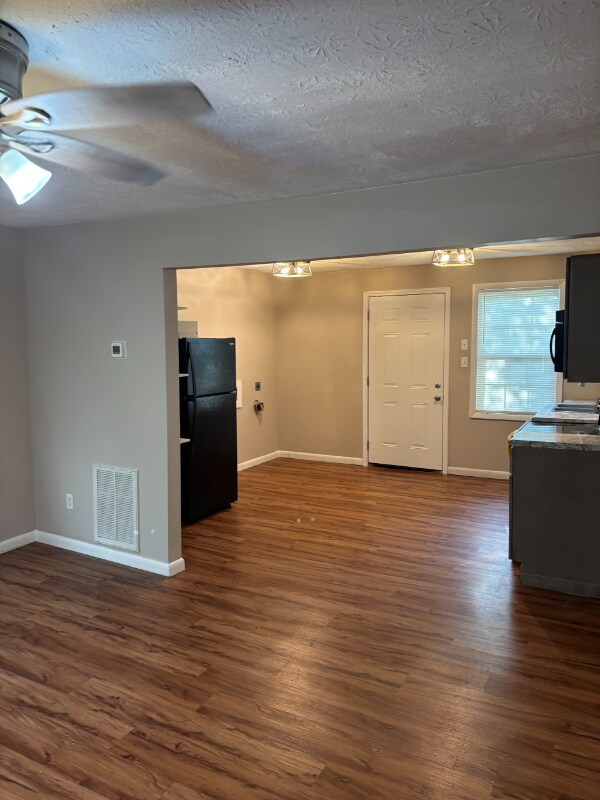 Foto del edificio - 235 Hillside Rd