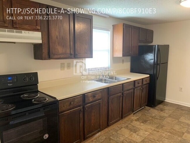Building Photo - Spacious 3BR/1BA in Greensboro!