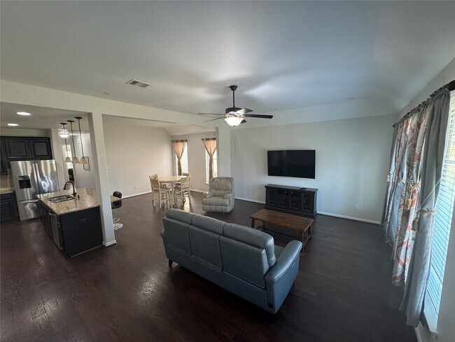 Foto del edificio - 5310 Royal Press Dr