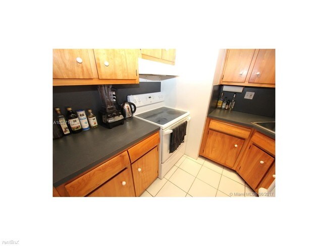 Building Photo - 1430 Brickell Bay Dr