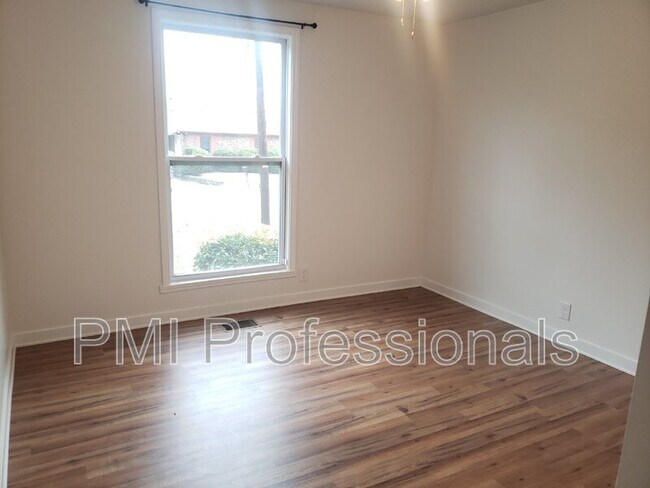 Foto del edificio - 528 Judd Dr