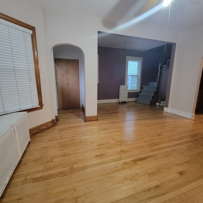 Foto del edificio - 2053 N Lorel Ave