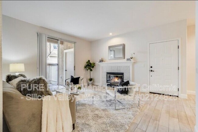 Foto del edificio - 838 Bucks Lake Ct