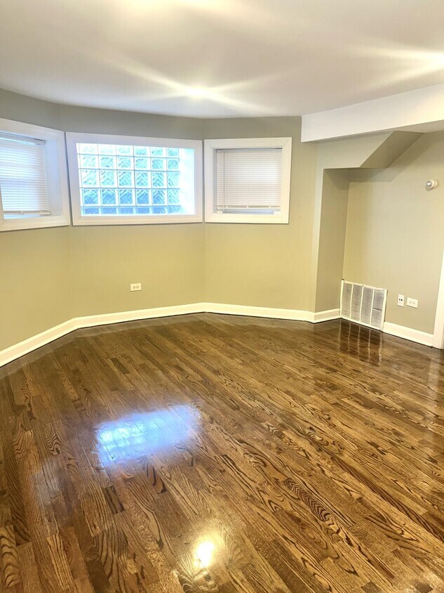 Primary Photo - 2 bedroom in Chicago IL 60615