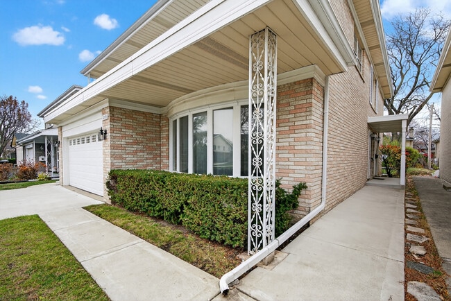 Foto del edificio - 7245 N Kostner Ave