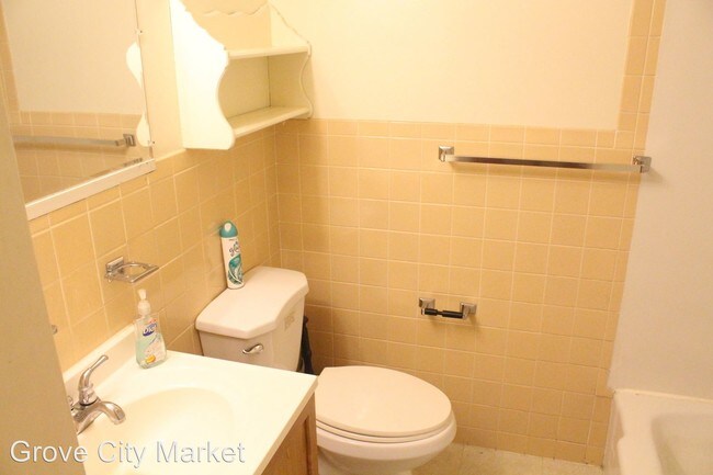 Foto del edificio - 632 W Poplar St