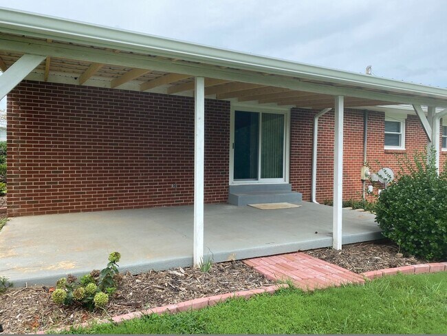 Building Photo - 3-Bedroom Cookeville Home with Basement, Garage and Private Patio