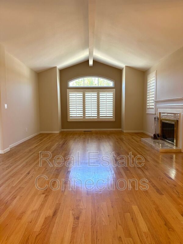 Building Photo - 3653 Meadowlands Ln