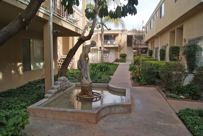 Building Photo - 821 Arcadia Ave