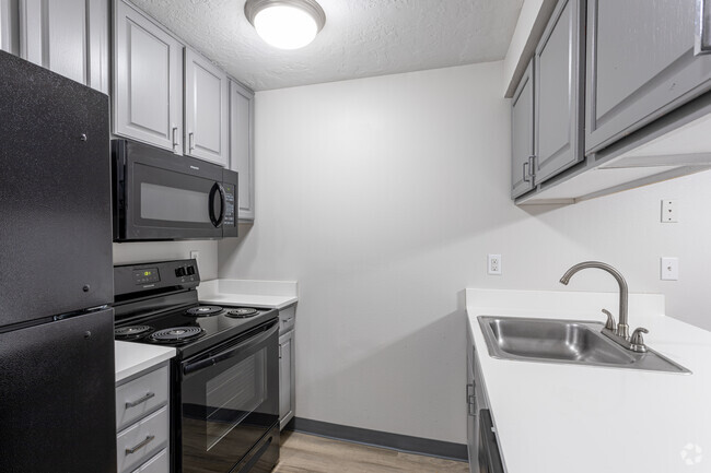 2BR, 1BA - 780SF - Serrano Apartments