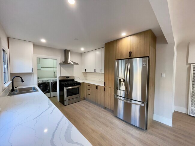 Foto del edificio - 2020 Browning Blvd