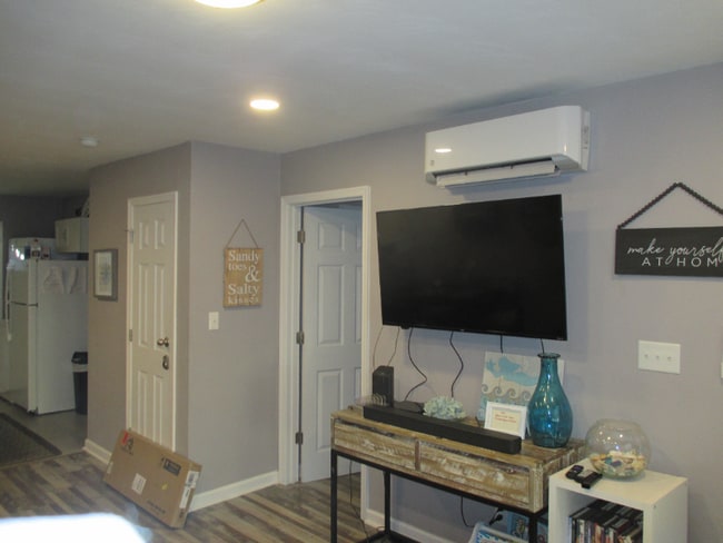 Photo - 216 Dulwich Crescent (Norfolk, VA) Apartment