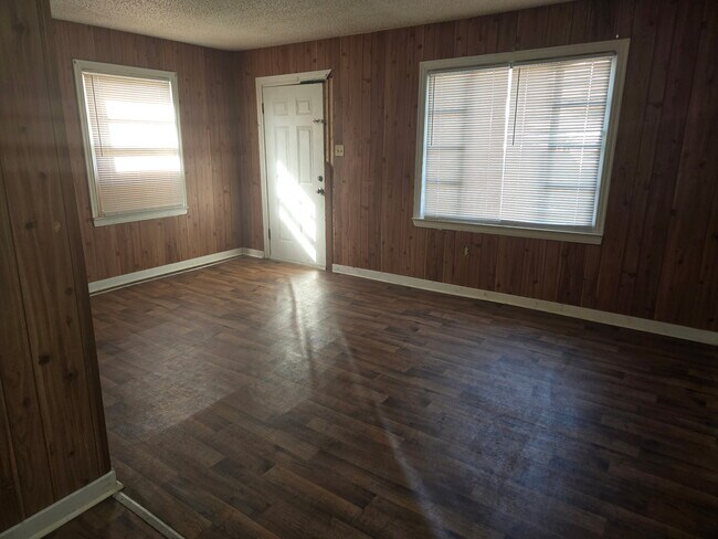 Foto del edificio - 1704 Frank St