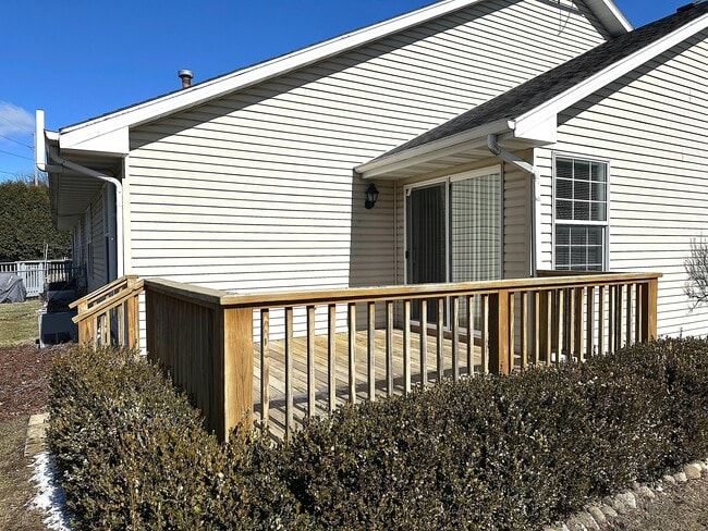 Building Photo - 460 Fox Ln