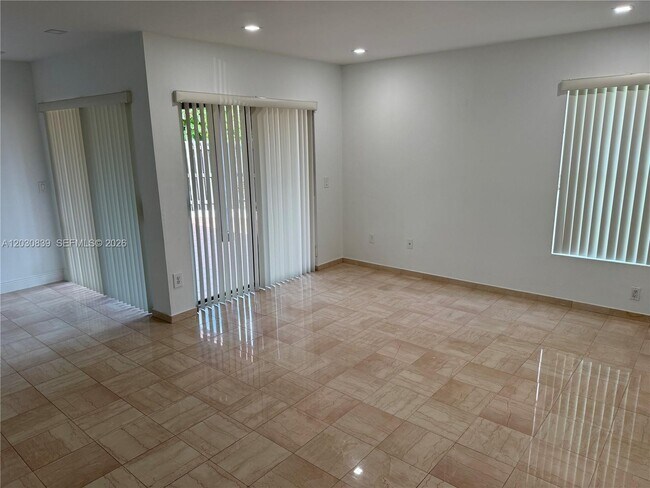 Foto del edificio - 15065 SW 49th Ln