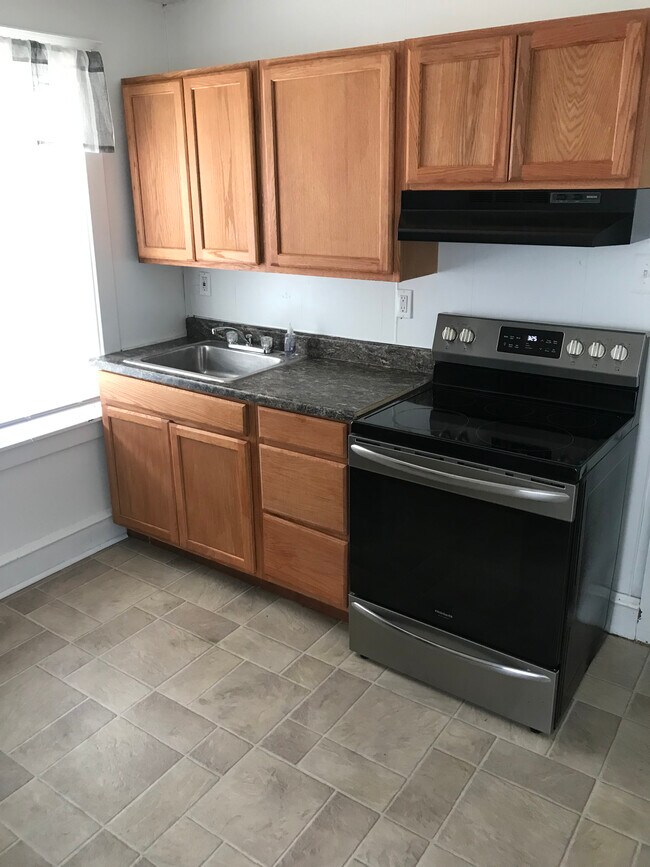 1521 Upland St, Chester, PA 19013 1521 Upland St Chester, PA