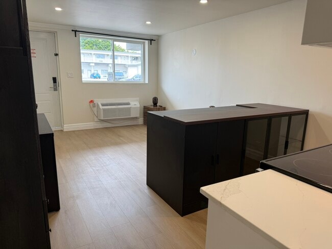 Building Photo - 7800 Lundy's Ln