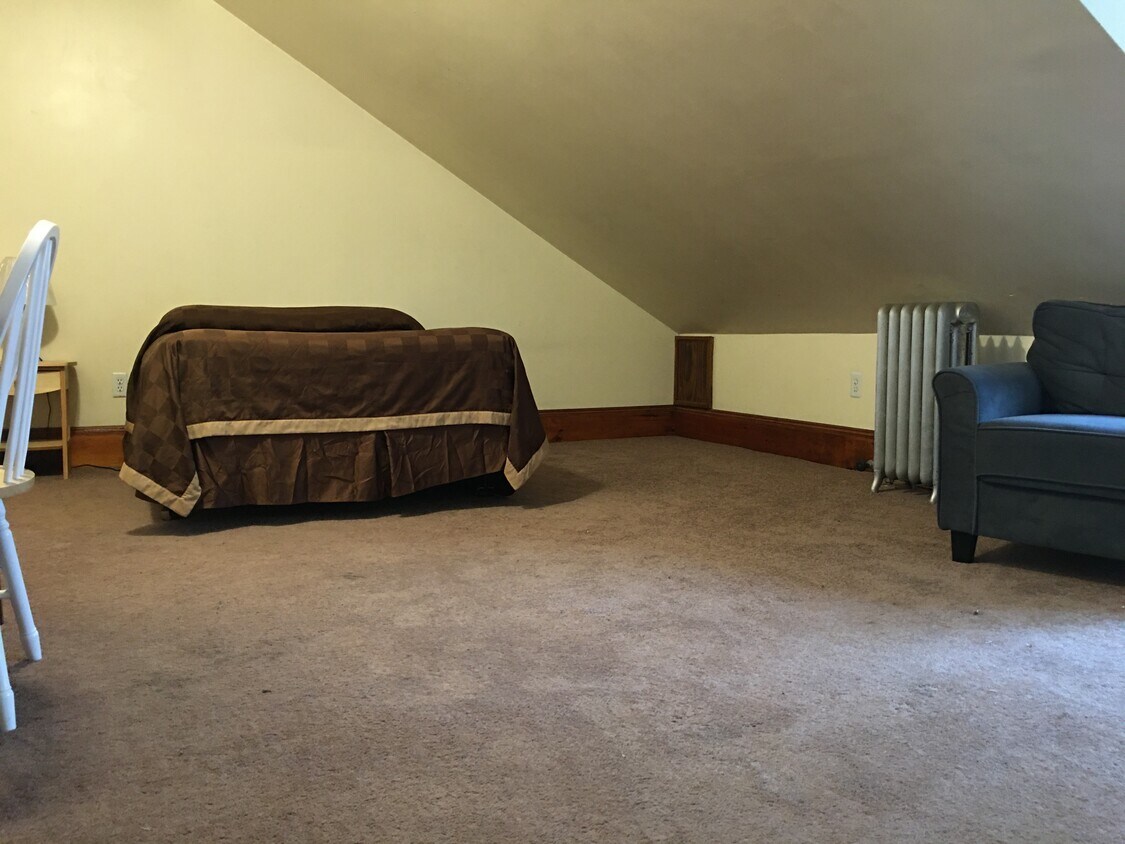 Building Photo - 38 Linden St