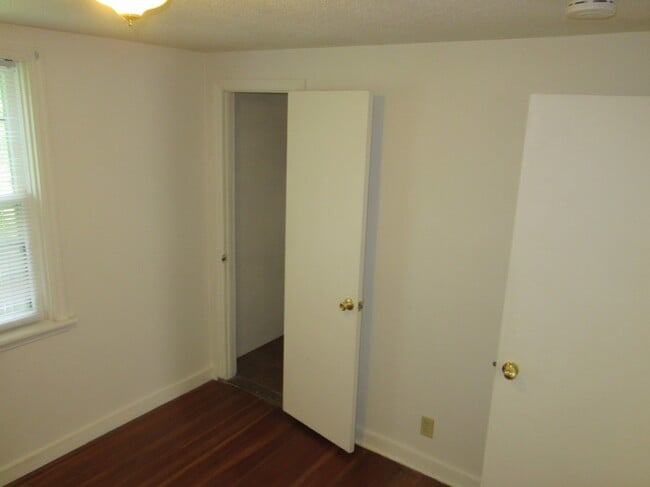 Building Photo - 306 E Maple St