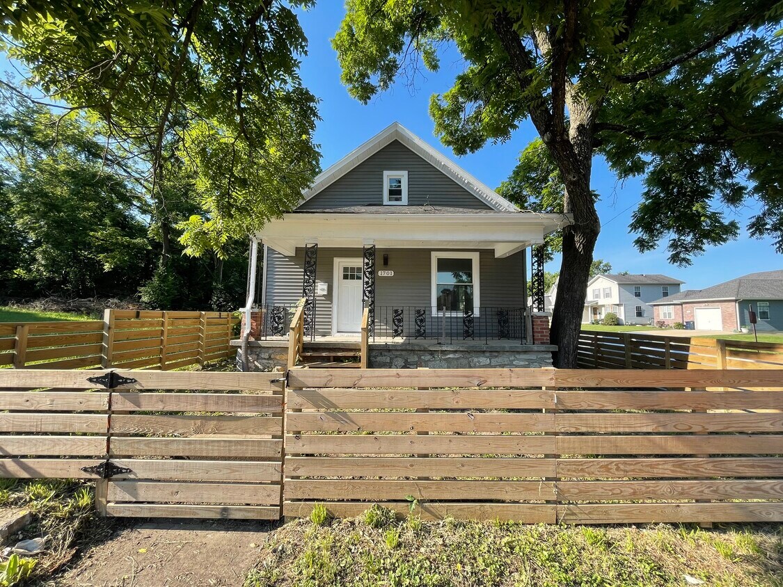 Primary Photo - 1701 E 39th St