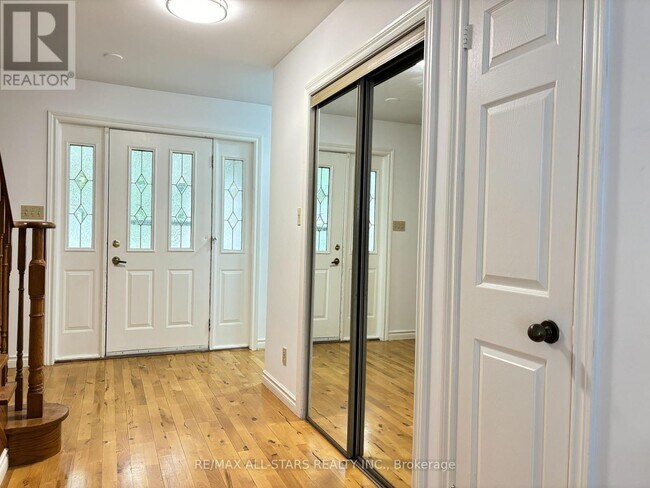 Building Photo - 2999 Lakeside Dr