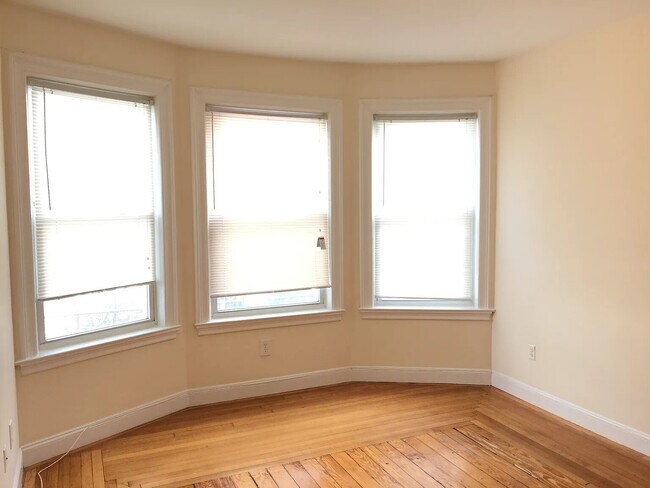 Building Photo - 52 Ashford St