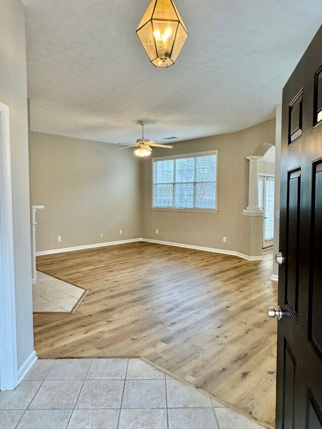 Building Photo - Charming 3-Bedroom, 2-Bath Home in Desirable Deer Creek!