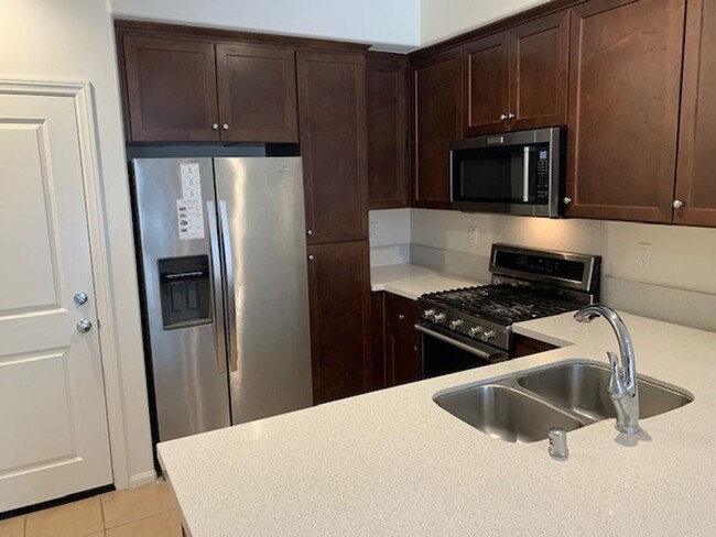Foto del edificio - Goleta townhome