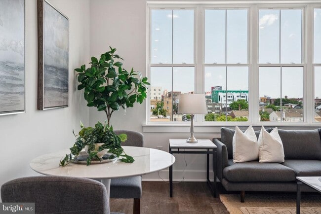 Building Photo - 813 N Broad St