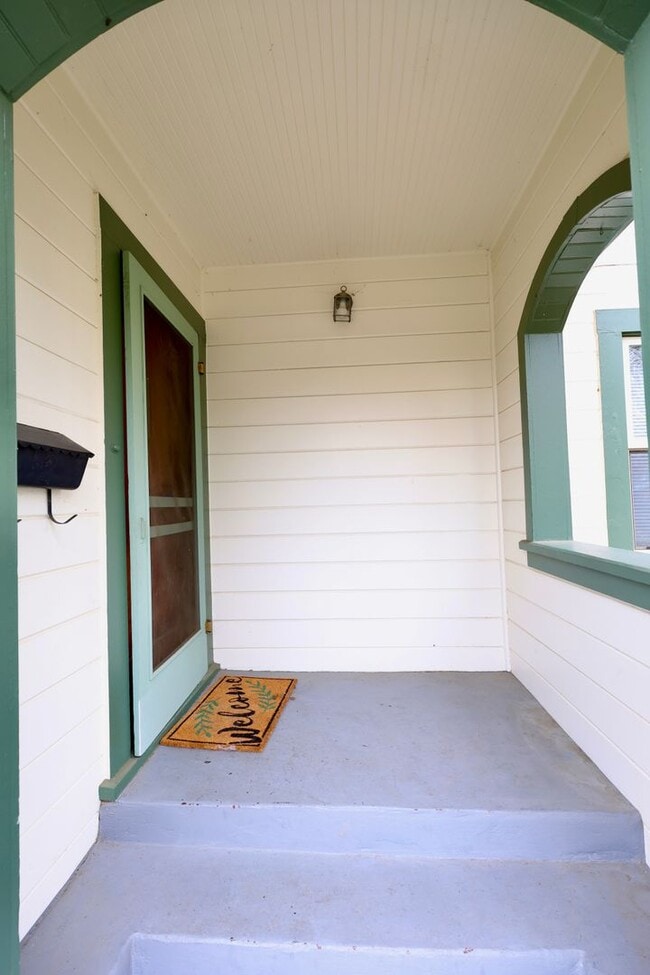 Building Photo - Available Now – Downtown Winters Bungalow