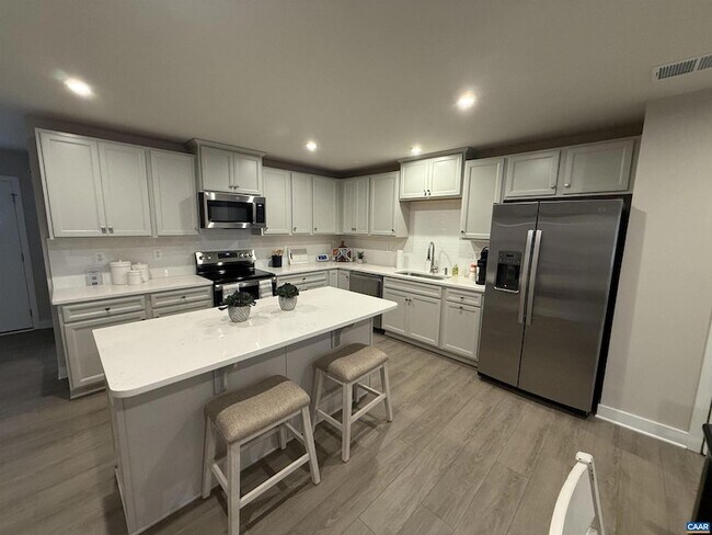 Foto del edificio - 5175 Lazy Branch Ln