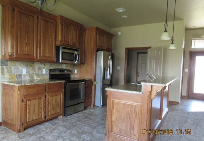 Kitchen - 1517 NE Stone House Dr