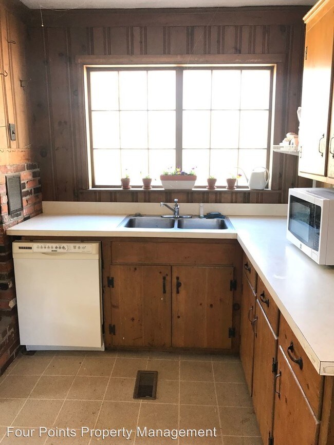 Foto del edificio - 3 br, 1.5 bath House - 115 West street