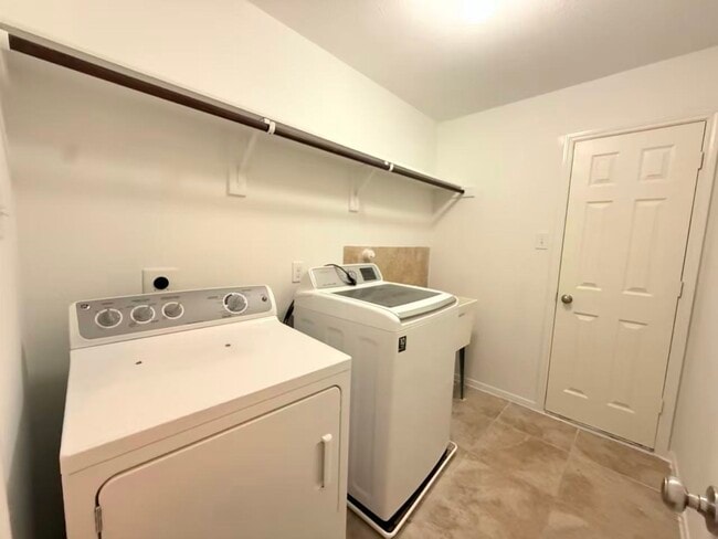 Building Photo - 2814 Ridgeglen Ln