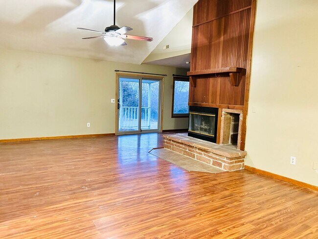 Foto del edificio - Large Lot, Beautiful Home in Milford