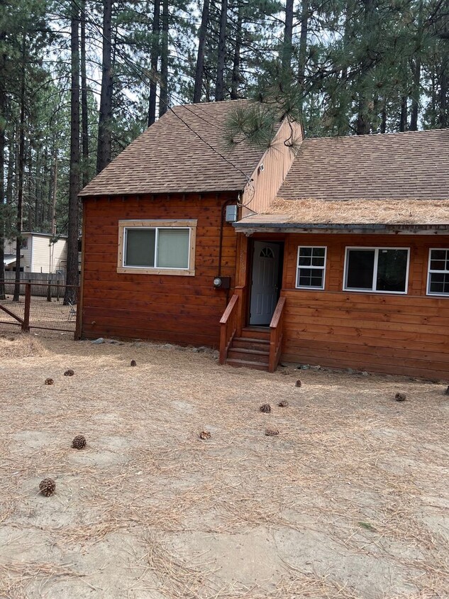 Foto principal - Cute 2Bd knotty pine cabin home with den/o...