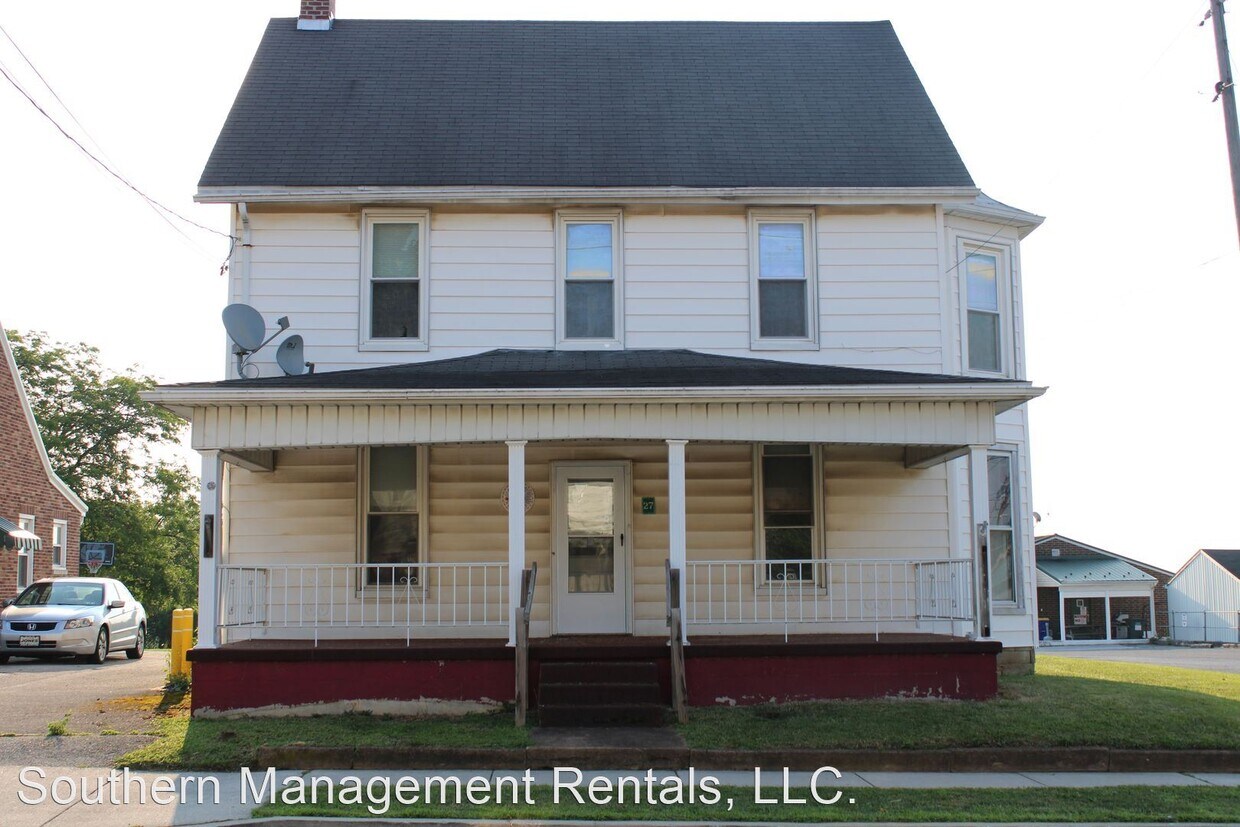 Primary Photo - 4 br, 1.5 bath House - 27 North Main Street