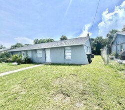 Building Photo - 5725-5725 9th St Cir E
