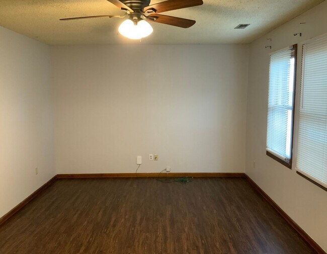 Foto del edificio - 1437-1437 Ash Ct