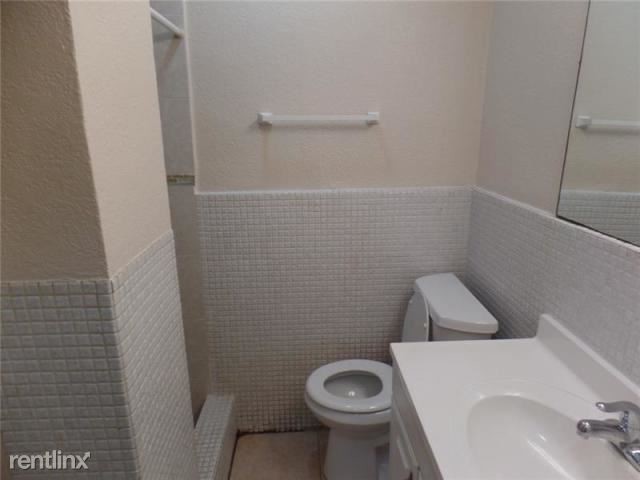 Building Photo - 3 br, 2 bath House - 604 NE 27th St