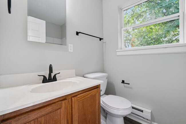 Foto del edificio - Beautiful 3 Bedroom House in Munhall available now!