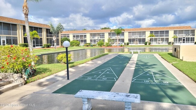 Foto del edificio - 2135 N Courtenay Pkwy