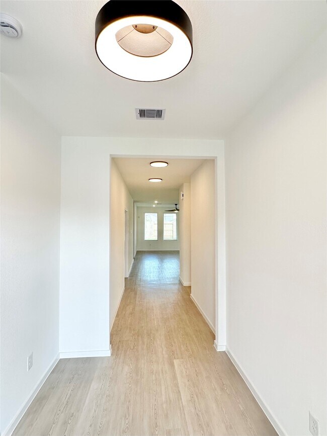 Building Photo - 2524 Lago Costa Dr