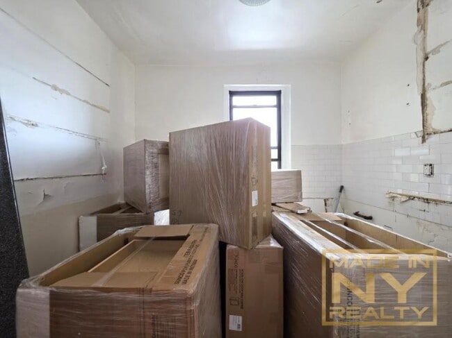 Building Photo - 1 bedroom in ASTORIA NY 11102