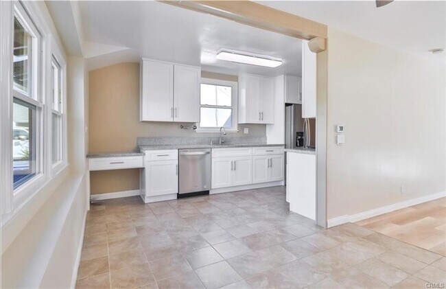 Building Photo - 21032 Cantara St