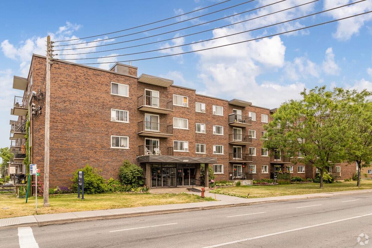 2775 De La CoteVertu Boul, SaintLaurent, QC H4R 1T7 Apartments 2775