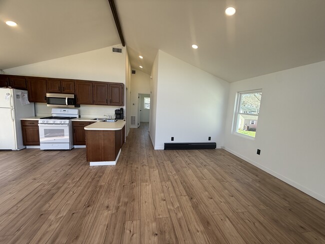 Building Photo - 12516 W Torquay Rd