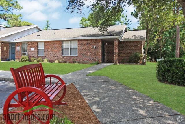 Building - Carriage Crossing Apartments